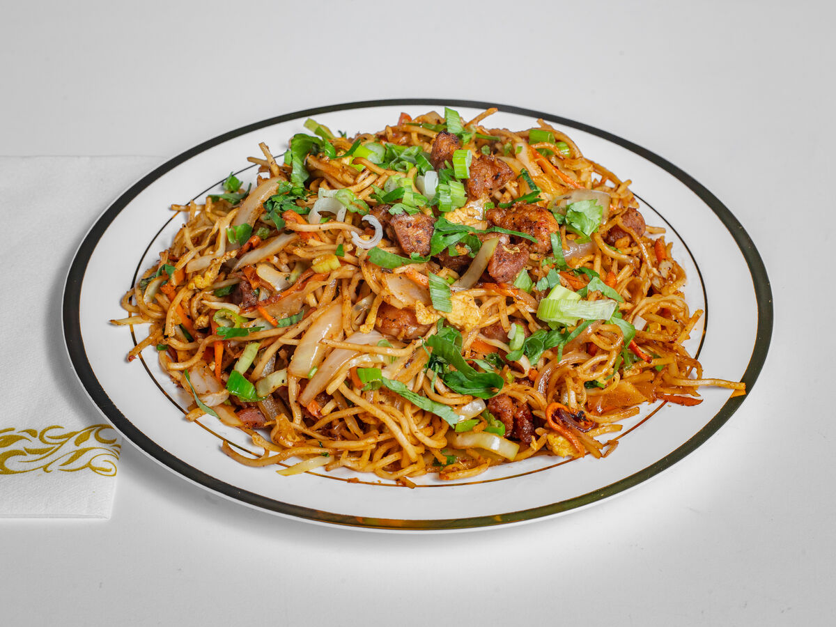 Indo-Chinese hakka noodles at Pastry Corner